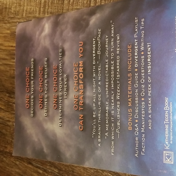 Divergent by Veronica Roth - EUC - Trade Paperback - Picture 3 of 3